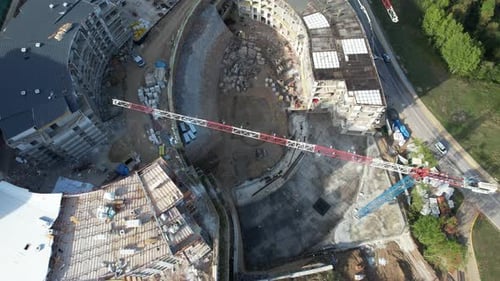 Grúa de torre y sitio de construcción