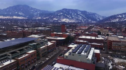 Noël à Boulder, Colorado, Pearl Street, centre commercial, voitures, bâtiments, rues, drone, film de référence