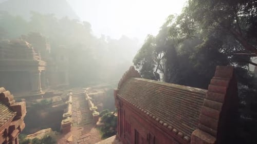 Ruines d'anciens temples cachées dans la jungle dense du Vietnam à l'aube