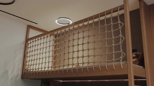 Stylish Modern Loft with an Innovative Rope Barrier Design for Enhanced Aesthetics and Function