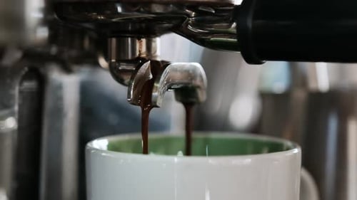 Kaffeemaschine und Tasse