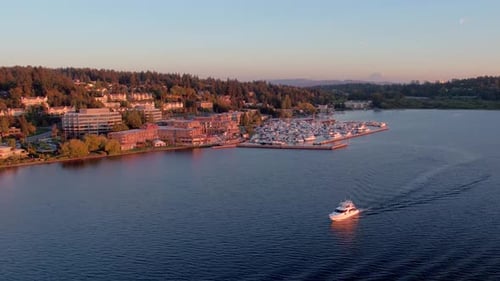 Quartier de Seattle avec le mont Rainier en arrière-plan par Drone aérien