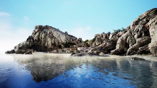 Rocky Tropical Island im Ozean