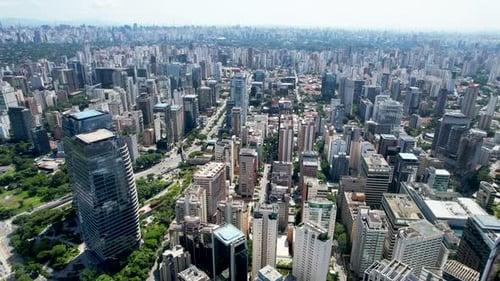 Famosa rodovia Pinheiros, no centro da cidade de São Paulo, Brasil.