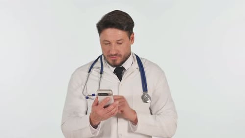 Doctor Uses Smartphone in Hospital Setting