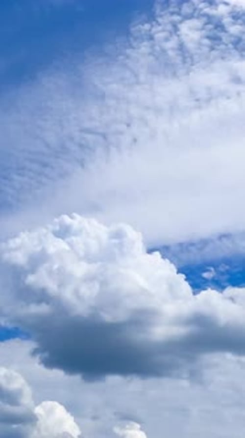 Belle transformation du paysage nuageux dans le ciel.