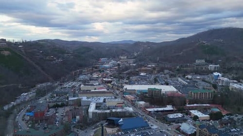 Toma aérea desde Gatlinburg, Tennessee, en la víspera de Año Nuevo de 2024.