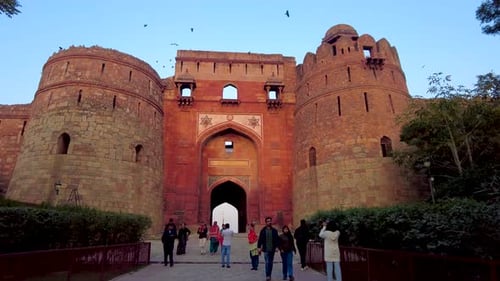 Zeitraffer des Bara Darwaza-Haupteingangs von Purana Qila, Delhi, Indien
