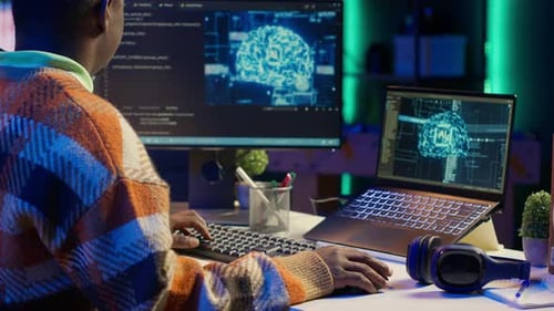 El programador de Black Man Administra Código y Scripts en Inteligencia Artificial