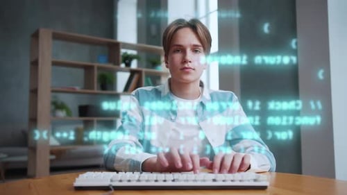 Joven programador profesional que trabaja con Write Código Hologram Cyber Concept