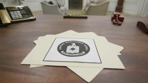 Maison Blanche - Documents de la CIA sur bureau HD