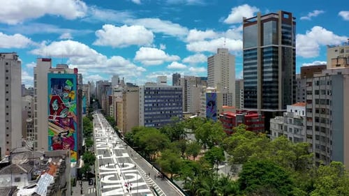 Estrada elevada em São Paulo, em São Paulo, Brasil.