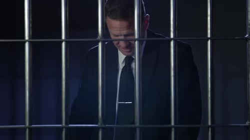 Crime en col blanc - costume à lisser pour homme derrière les barreaux HD