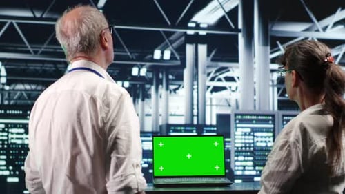 Green Screen Laptop Server Crosschecking