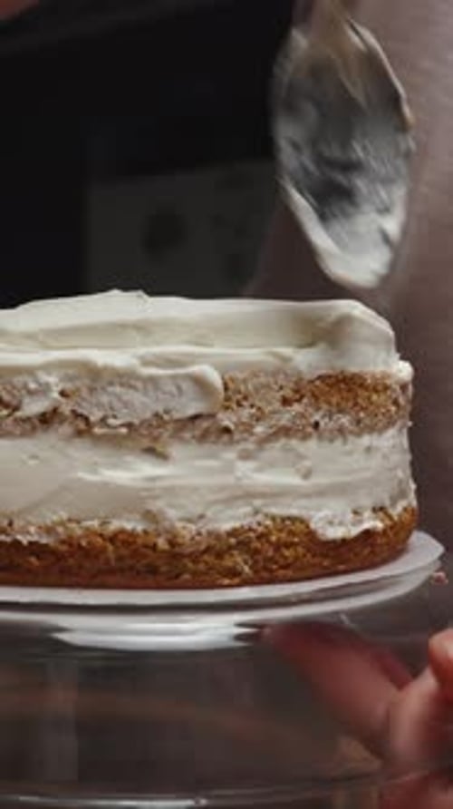 Frosting a Layer Cake with White Icing