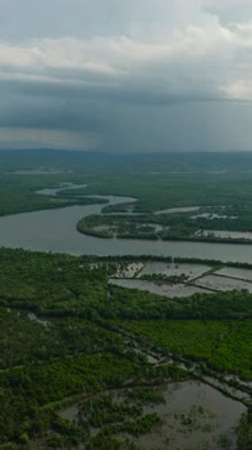 Rivière à Bislig Surigao Del Sur, Philippines
