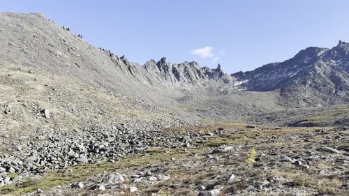 Majestic mountain scenery evokes a sense of peaceful adventure