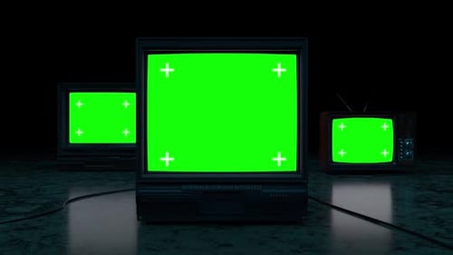 Drei alte Fernseher mit vergrößertem Greenscreen