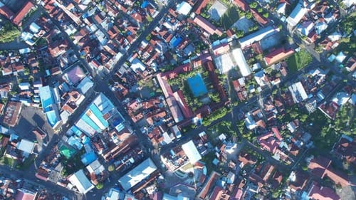 Vista aérea de arriba hacia abajo de la ciudad de Bajawa, Nusa Tenggara Oriental