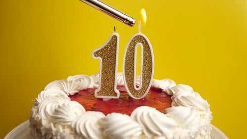 10. A candle in the form of the number 10, inserted into the holiday cake, is lit. Celebrating a bir
