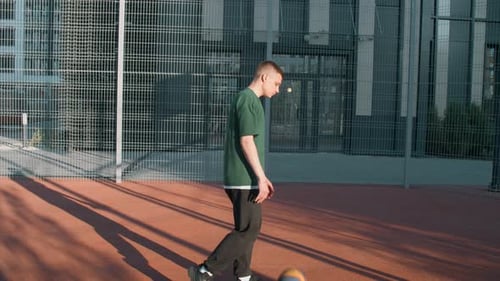 Sports life. Media. A young man on the court is preparing to throw a ball into the ring.