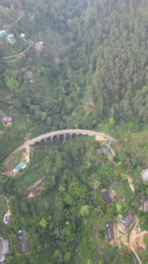 Vue aérienne du pont à neuf arches de Demodara, Ella, Sri Lanka