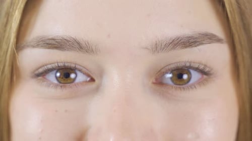 Close-up brown-eyed woman.