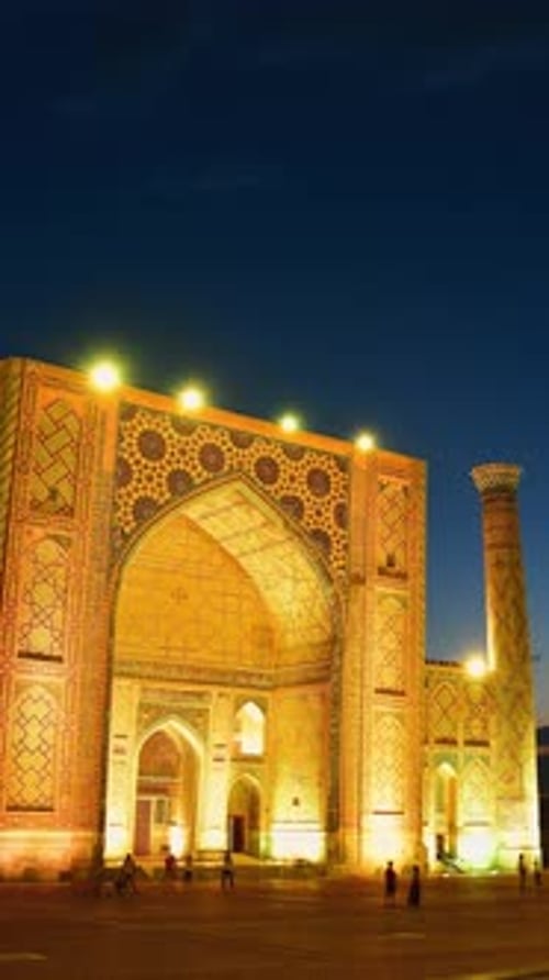 Timelapse Registan Square On Sunset (Vertical)