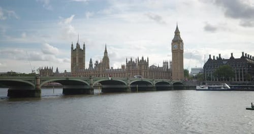 Vista icônica de Londres com o Big Ben, o Tâmisa e a Ponte de Westminster, Reino Unido
