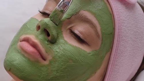 Relaxing Spa Facial with Green Clay Mask Application
