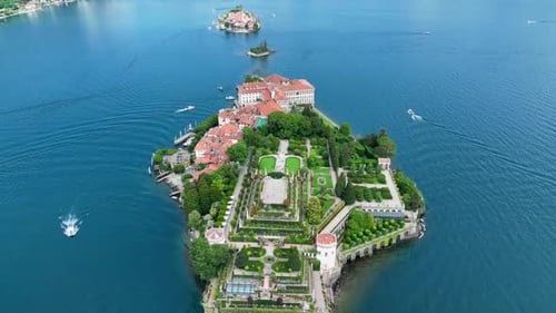 Vista aérea de Isola Bella en el archipiélago de las Islas Borromeas en el lago Maggiore, Italia