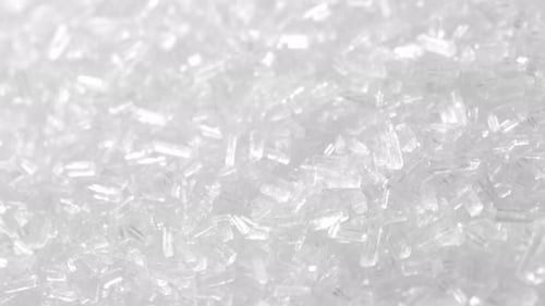Le glutamate monosodique est un exhausteur de goût couramment utilisé dans les aliments.