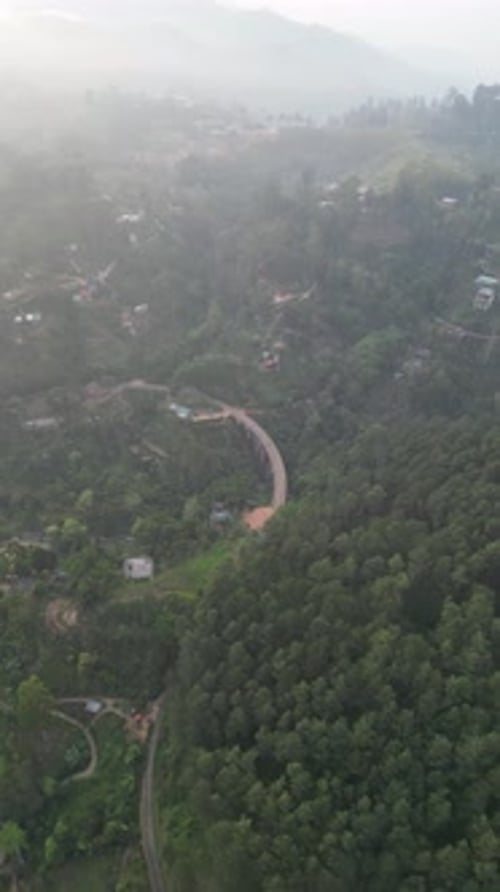 Vue aérienne du pont à neuf arches de Demodara, Ella, Sri Lanka