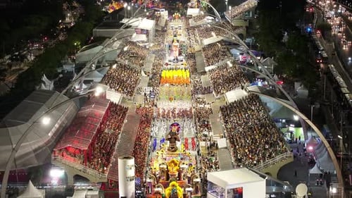 Famoso passeio de carnaval no sambódromo do Anhembi, no centro de São Paulo, Brasil.