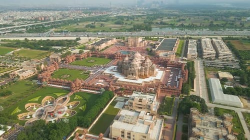 Vue aérienne par Drone du temple d'Akshardham à New Delhi, l'un des plus grands temples hindous d'Inde