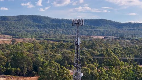 Antena de telefonía móvil y telecomunicaciones