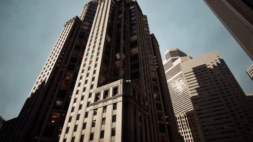La gigantesca torre de Urban Giants perfora el paisaje urbano proyectando sombras de grandeza