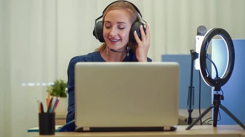 Blogger Girl online streaming on internet