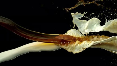 Milk and coffee Splash, Pouring