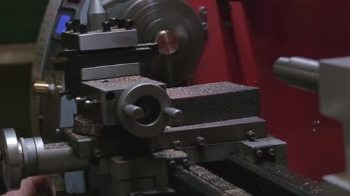 The Metalworking Process By Turning Machine