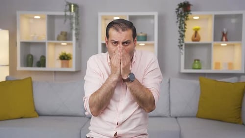 La température élevée de l'air étouffe l'homme.