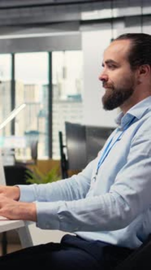Vertical Video Risk Analyst Using Artificial Intelligence to Assess Stock Market Volatility