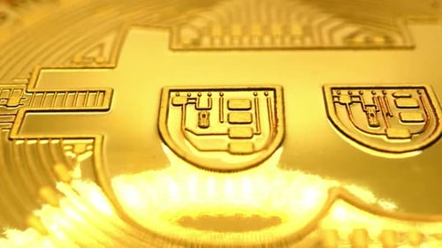 rotierender goldener physischer Bitcoin, 4k Nahaufnahme