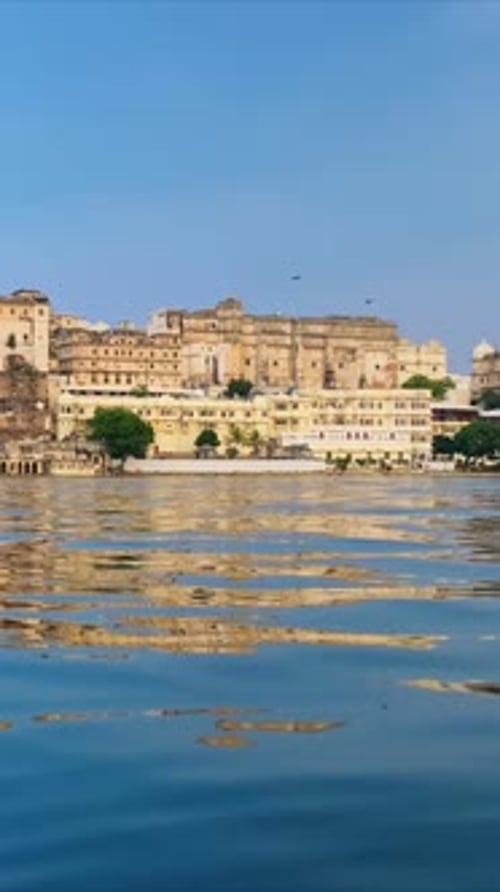 Palais de la ville d'Udaipur sur le lac Pichola, Udaipur, Rajasthan, Inde