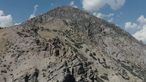Vue prise par drone du mont Timpanogos dans l'arrière-pays de l'Utah.