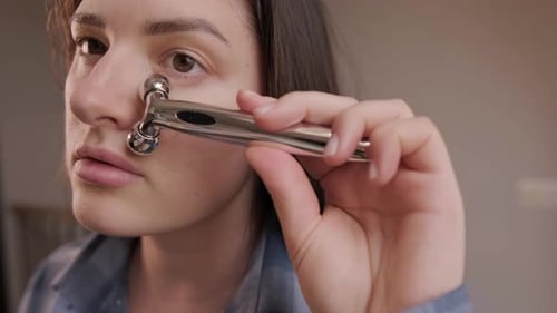 Metal roller for facial massage an natural way to fight wrinkles and reduce puffiness.