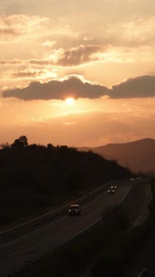 Sonnenuntergang auf einer Autobahn