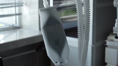 Artificial lung ventilation apparatus in the intensive care unit of the hospital