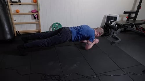 Renforcement du tronc, planche de gym à domicile