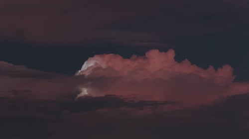 Nubes relámpagos Tormenta nocturna Nubes densas y oscuras Nubes relámpagos
